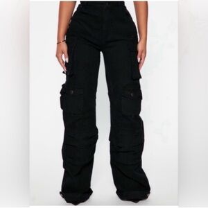 Fashion Nova Cargo Pants - SIZE 5!